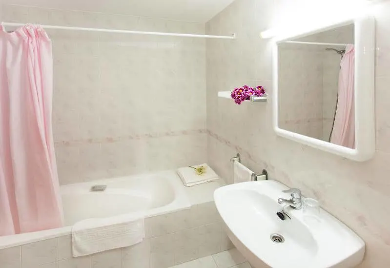 Apartamentos Typic Oasis Sa Tanca Cala Llonga  2*, Cala Llonga (Ibiza)